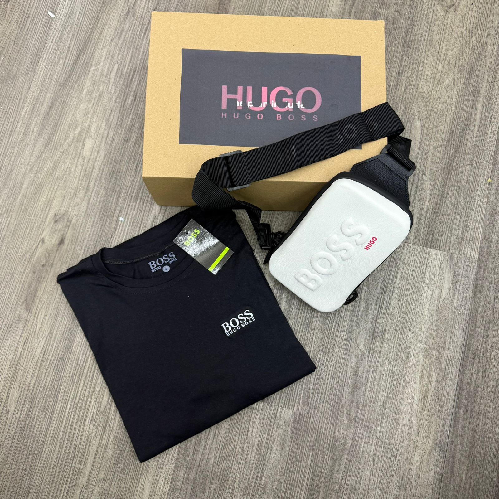 Vista 3 de DUO PERCHERO Y CAMISETA BOSS - COLOR PERCHERO: NEGRO, TALLA CAMISETA: S